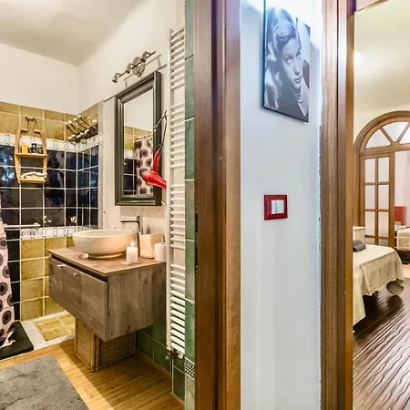 Queen Of The City Apartman *